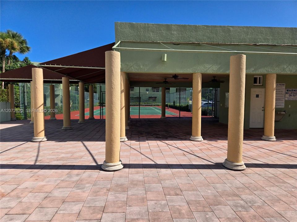 For Sale: $330,000 (2 beds, 2 baths, 1108 Square Feet)
