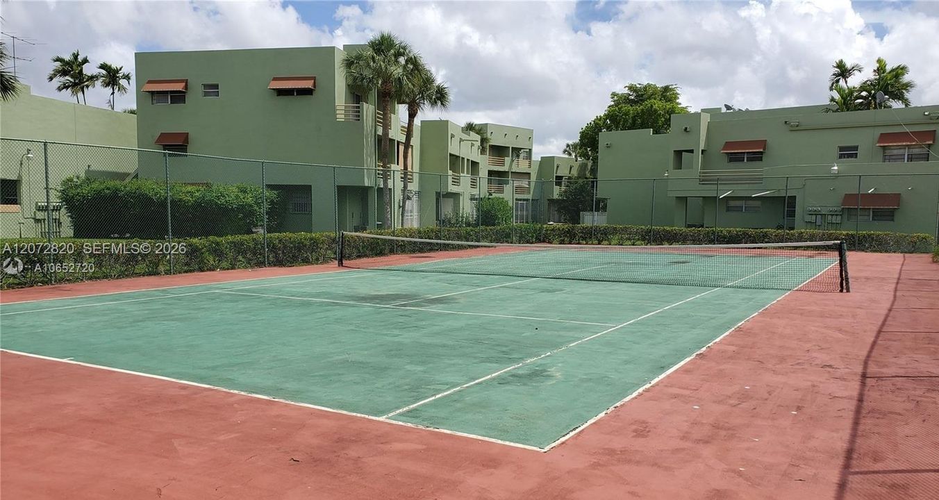 For Sale: $330,000 (2 beds, 2 baths, 1108 Square Feet)