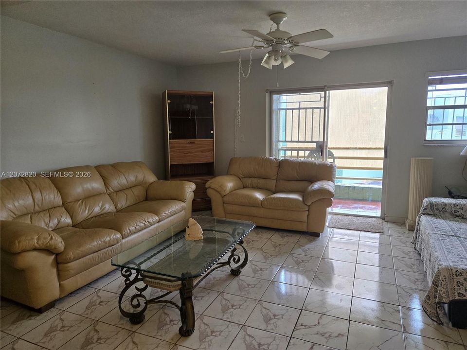 For Sale: $330,000 (2 beds, 2 baths, 1108 Square Feet)