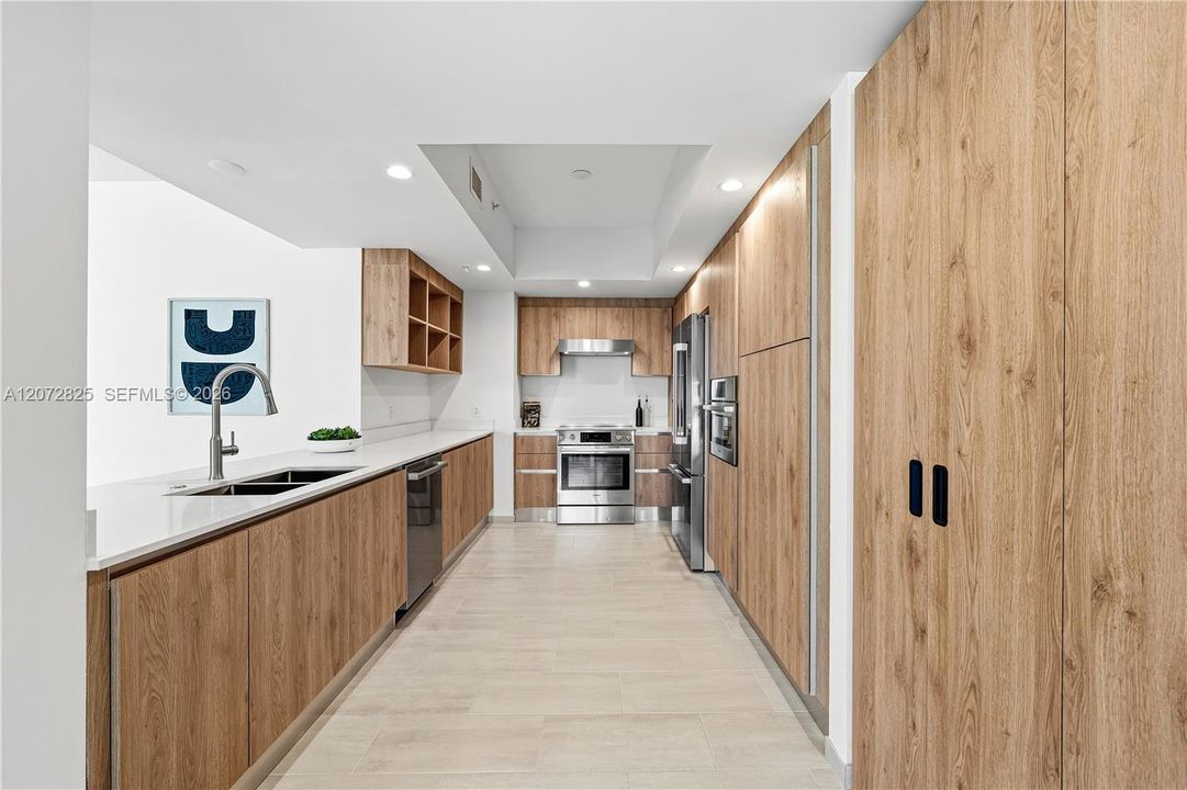 For Rent: $9,995 (3 beds, 3 baths, 2055 Square Feet)