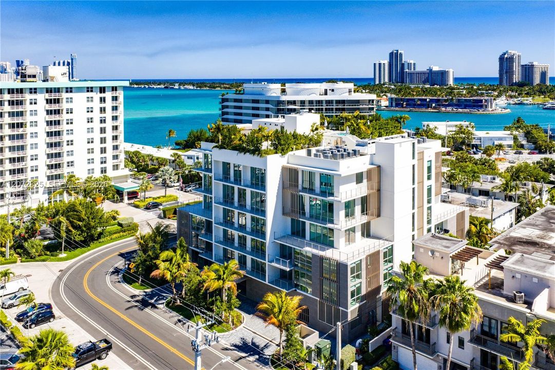 For Rent: $9,995 (3 beds, 3 baths, 2055 Square Feet)