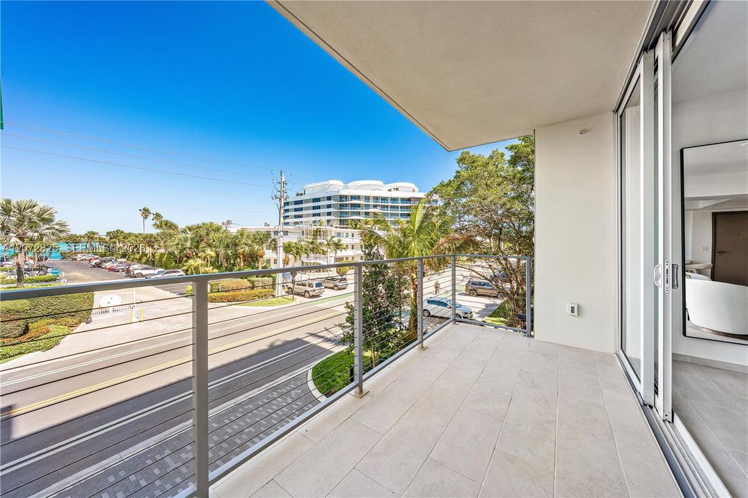 For Rent: $9,995 (3 beds, 3 baths, 2055 Square Feet)
