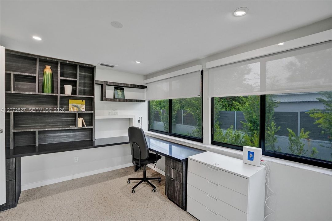 For Rent: $7,950 (3 beds, 2 baths, 1951 Square Feet)