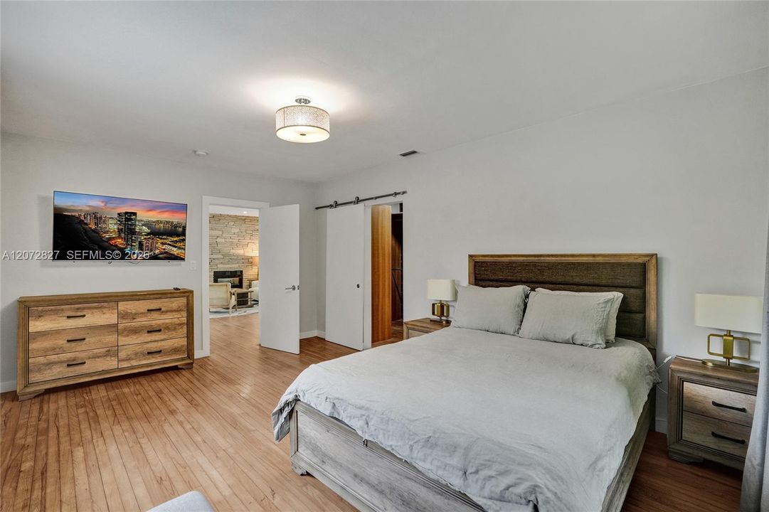 For Rent: $7,950 (3 beds, 2 baths, 1951 Square Feet)