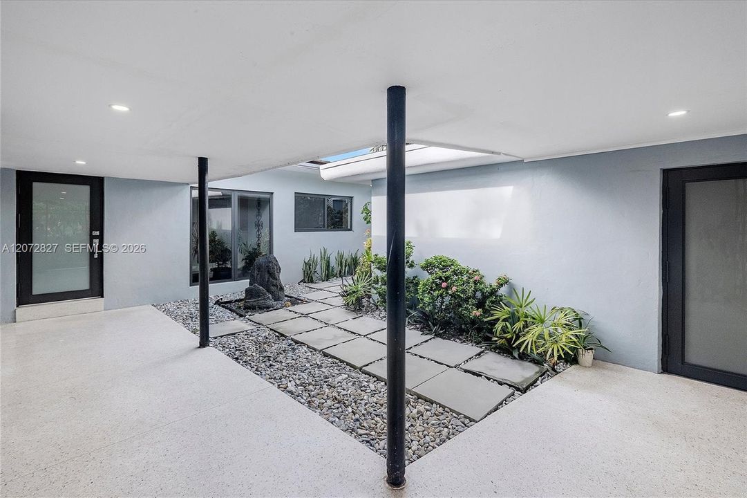 For Rent: $7,950 (3 beds, 2 baths, 1951 Square Feet)