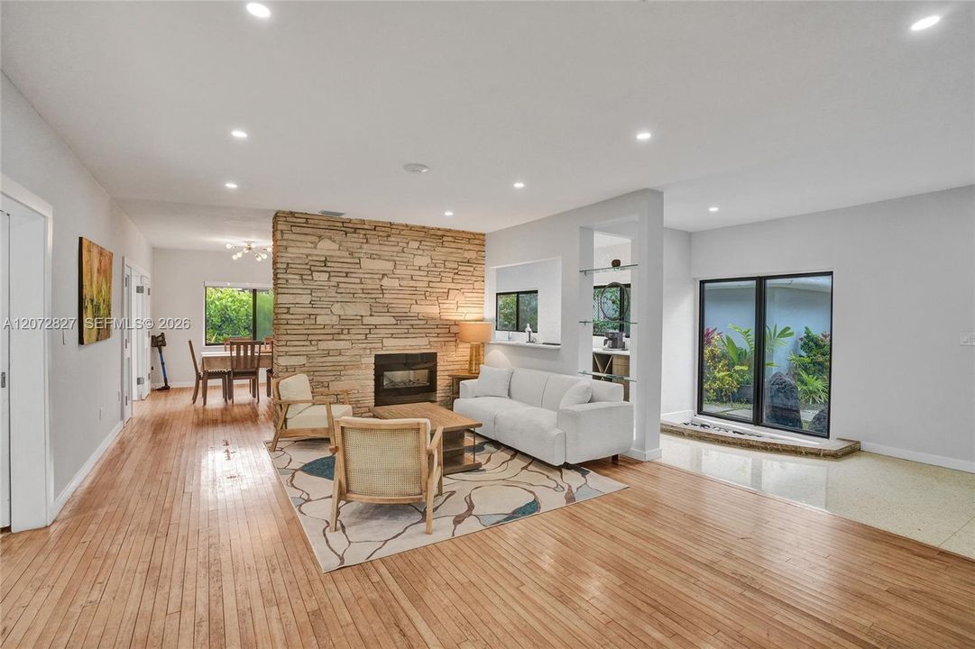For Rent: $7,950 (3 beds, 2 baths, 1951 Square Feet)