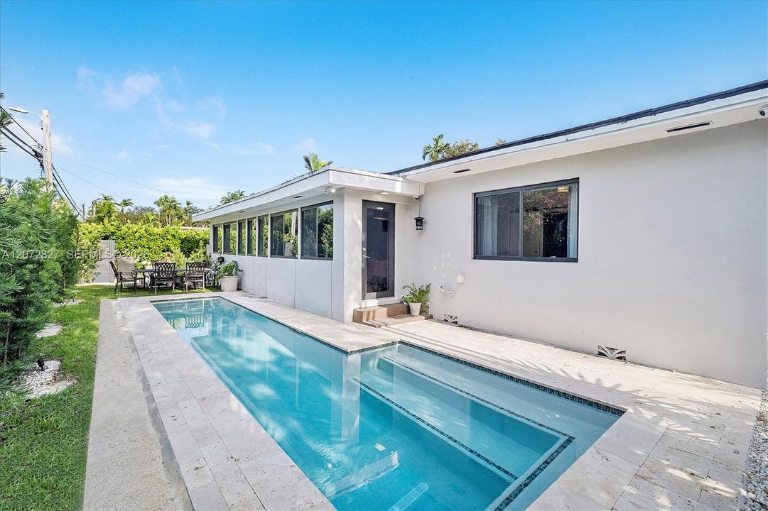 For Rent: $7,950 (3 beds, 2 baths, 1951 Square Feet)