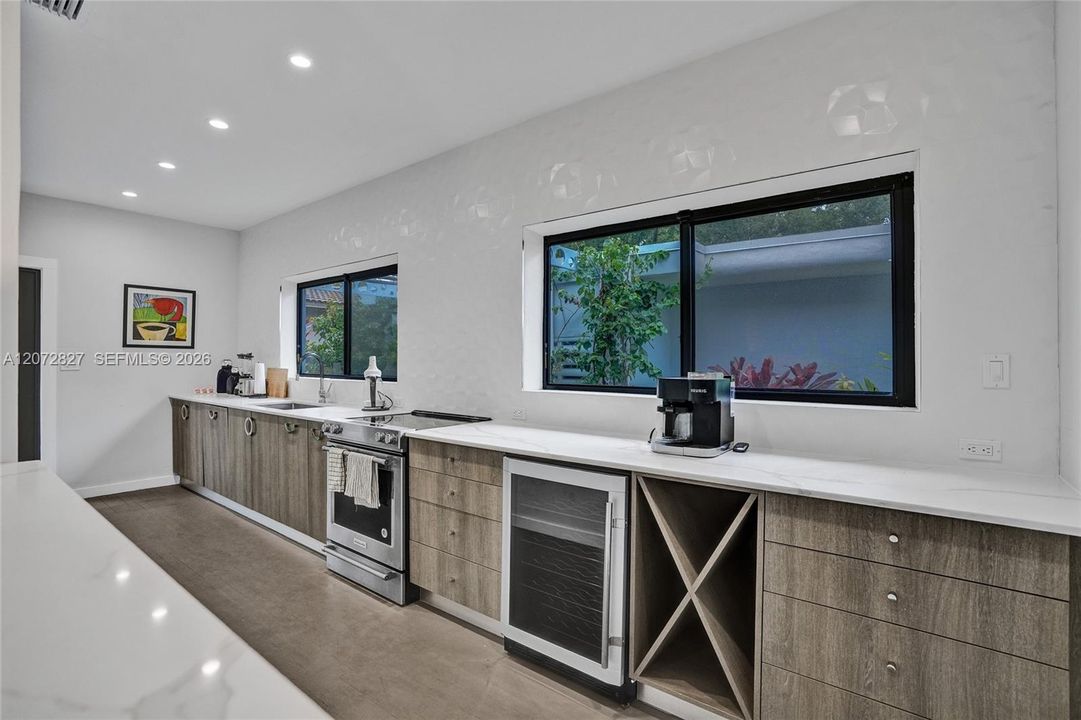 For Rent: $7,950 (3 beds, 2 baths, 1951 Square Feet)