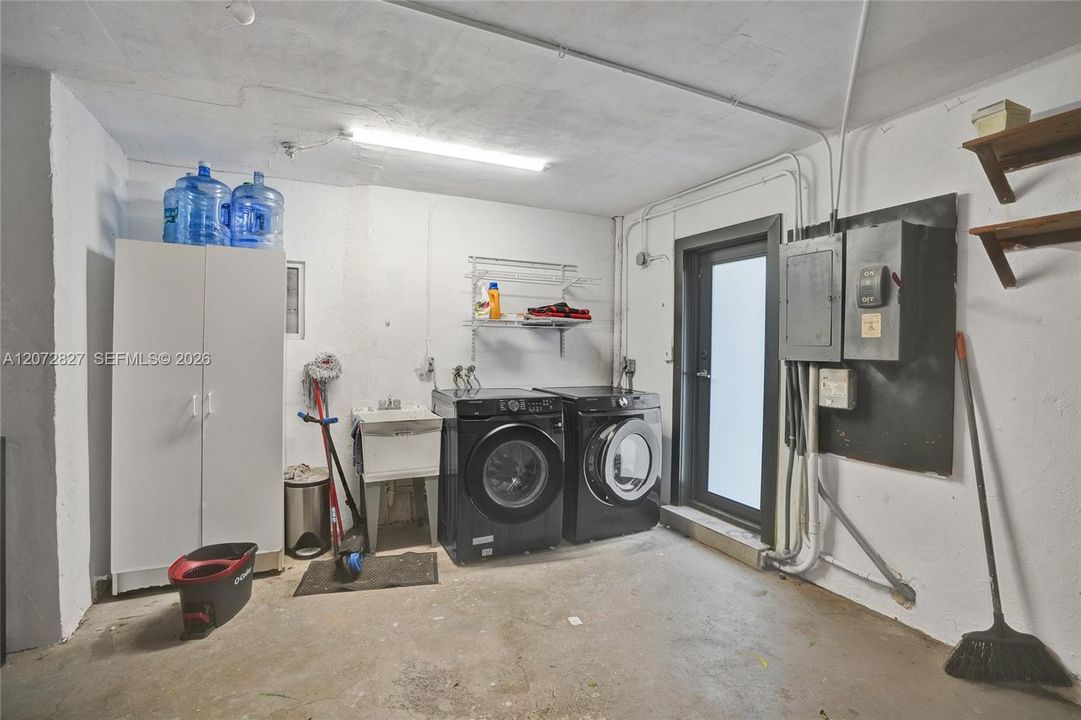 For Rent: $7,950 (3 beds, 2 baths, 1951 Square Feet)