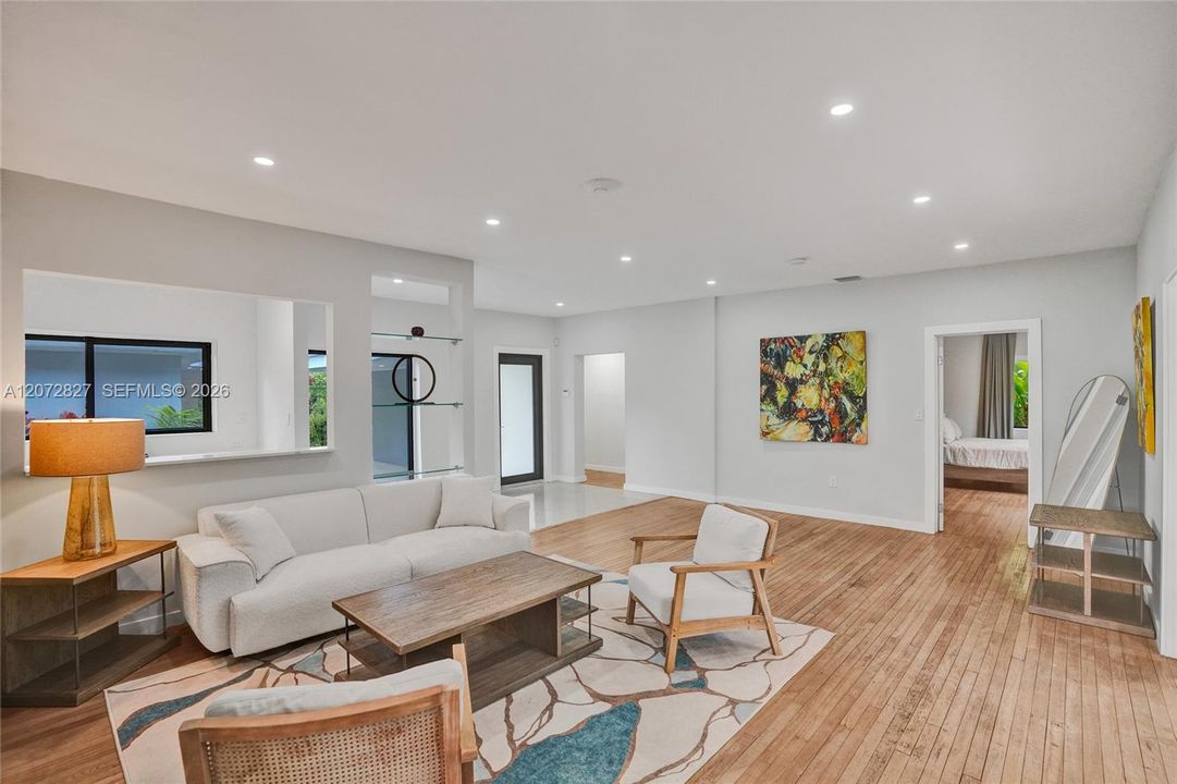 For Rent: $7,950 (3 beds, 2 baths, 1951 Square Feet)