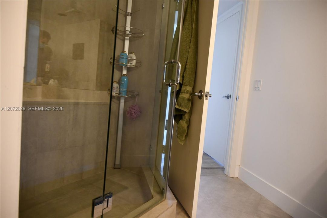En Venta: $700,000 (3 camas, 3 baños, 1840 Pies cuadrados)