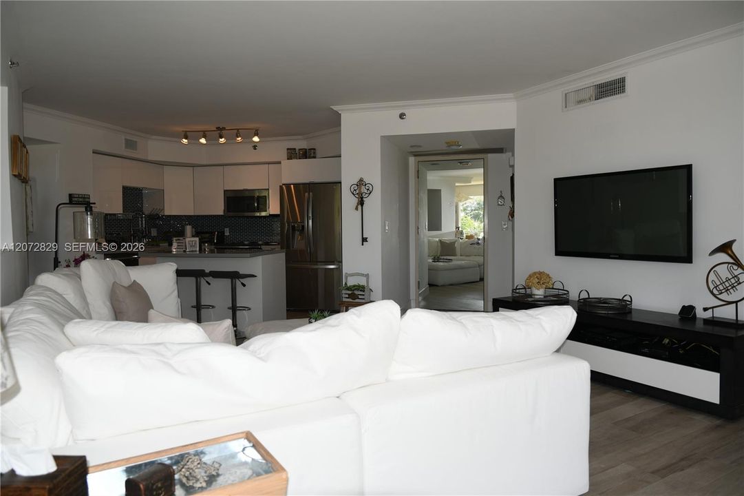 En Venta: $700,000 (3 camas, 3 baños, 1840 Pies cuadrados)