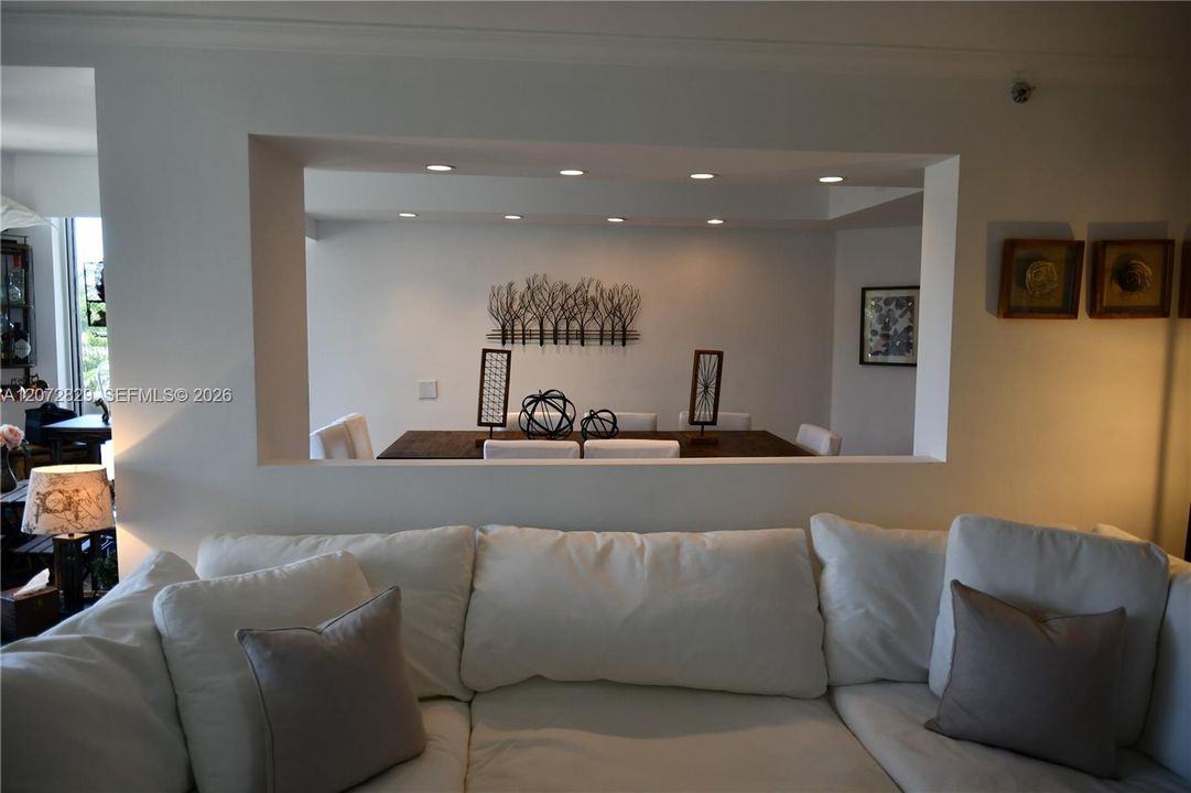 En Venta: $700,000 (3 camas, 3 baños, 1840 Pies cuadrados)
