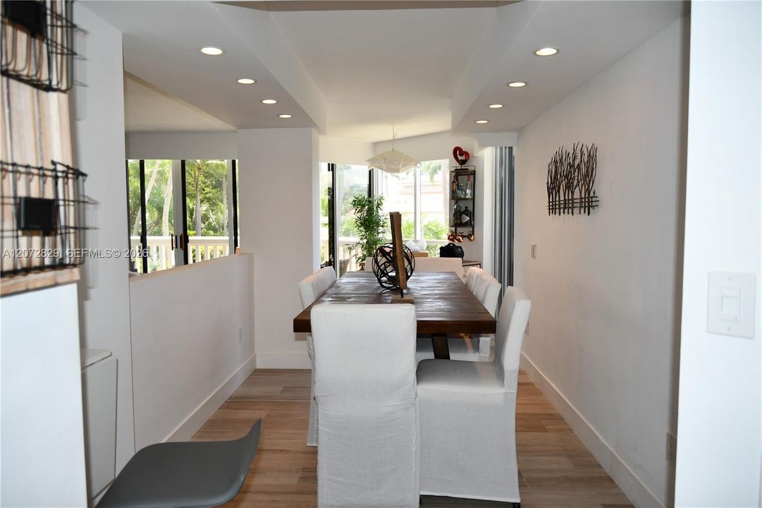 En Venta: $700,000 (3 camas, 3 baños, 1840 Pies cuadrados)