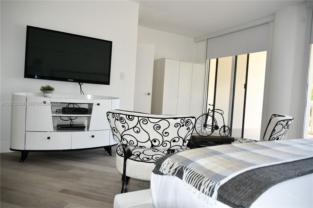 En Venta: $700,000 (3 camas, 3 baños, 1840 Pies cuadrados)