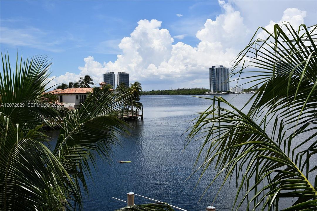 En Venta: $700,000 (3 camas, 3 baños, 1840 Pies cuadrados)