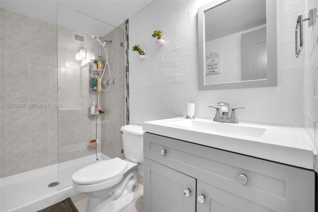 For Sale: $295,000 (2 beds, 2 baths, 1130 Square Feet)