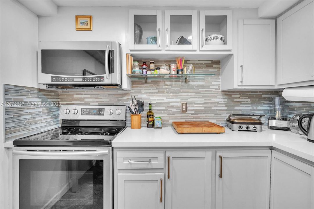 For Sale: $295,000 (2 beds, 2 baths, 1130 Square Feet)