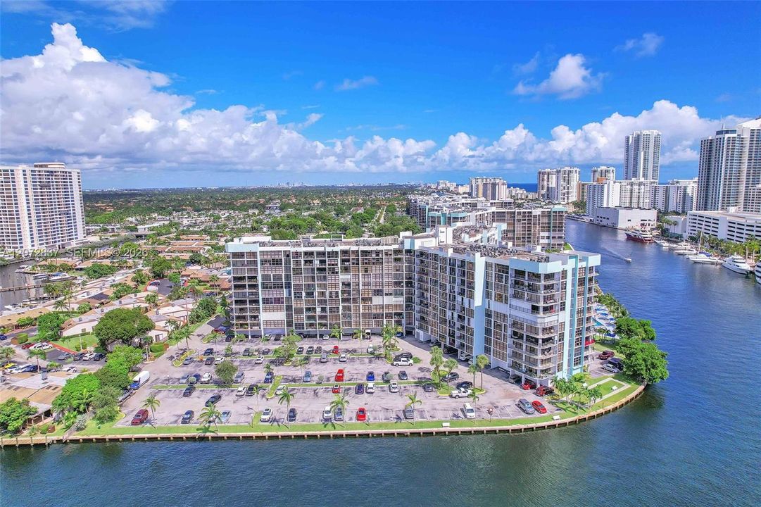 For Sale: $295,000 (2 beds, 2 baths, 1130 Square Feet)