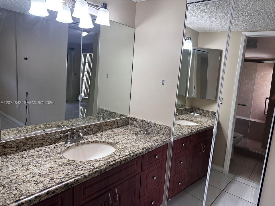 For Rent: $2,650 (2 beds, 2 baths, 1200 Square Feet)