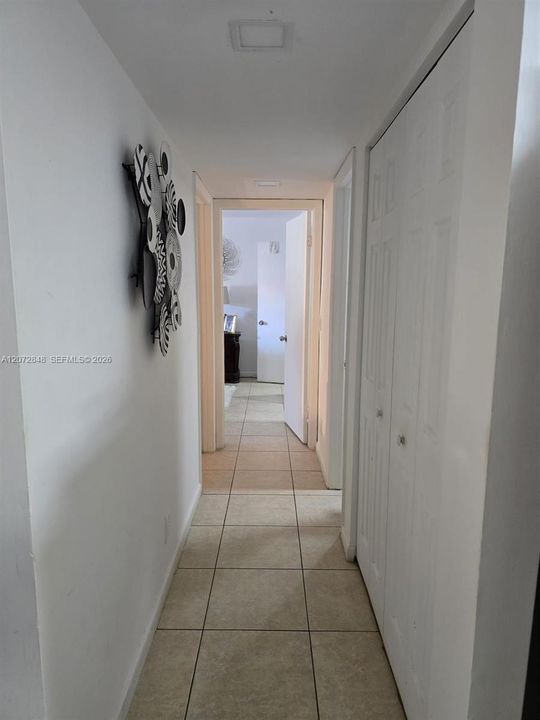 For Sale: $208,000 (2 beds, 1 baths, 933 Square Feet)