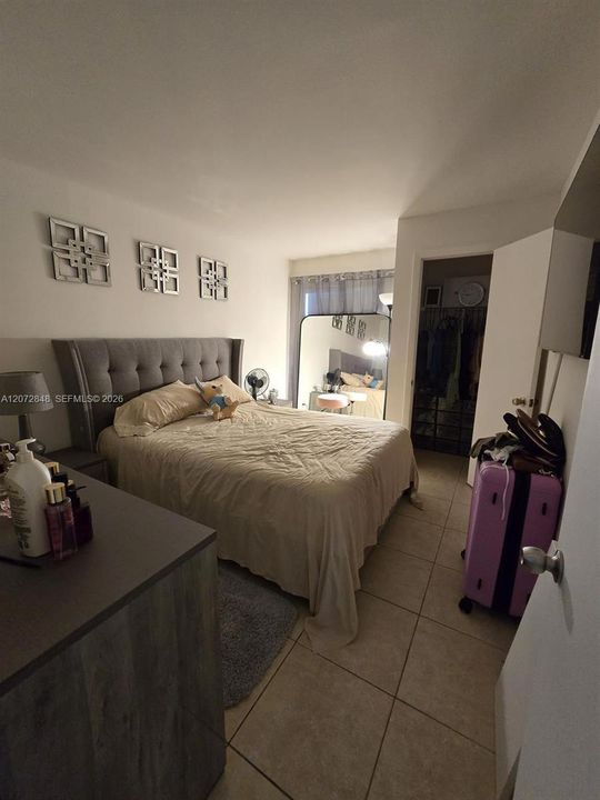 For Sale: $208,000 (2 beds, 1 baths, 933 Square Feet)
