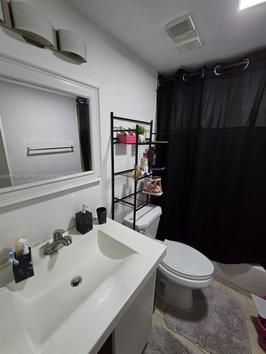 For Sale: $208,000 (2 beds, 1 baths, 933 Square Feet)