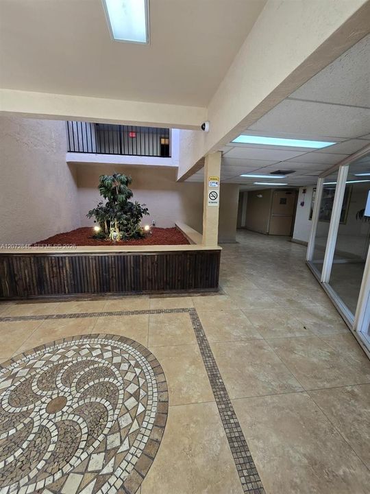 For Sale: $208,000 (2 beds, 1 baths, 933 Square Feet)
