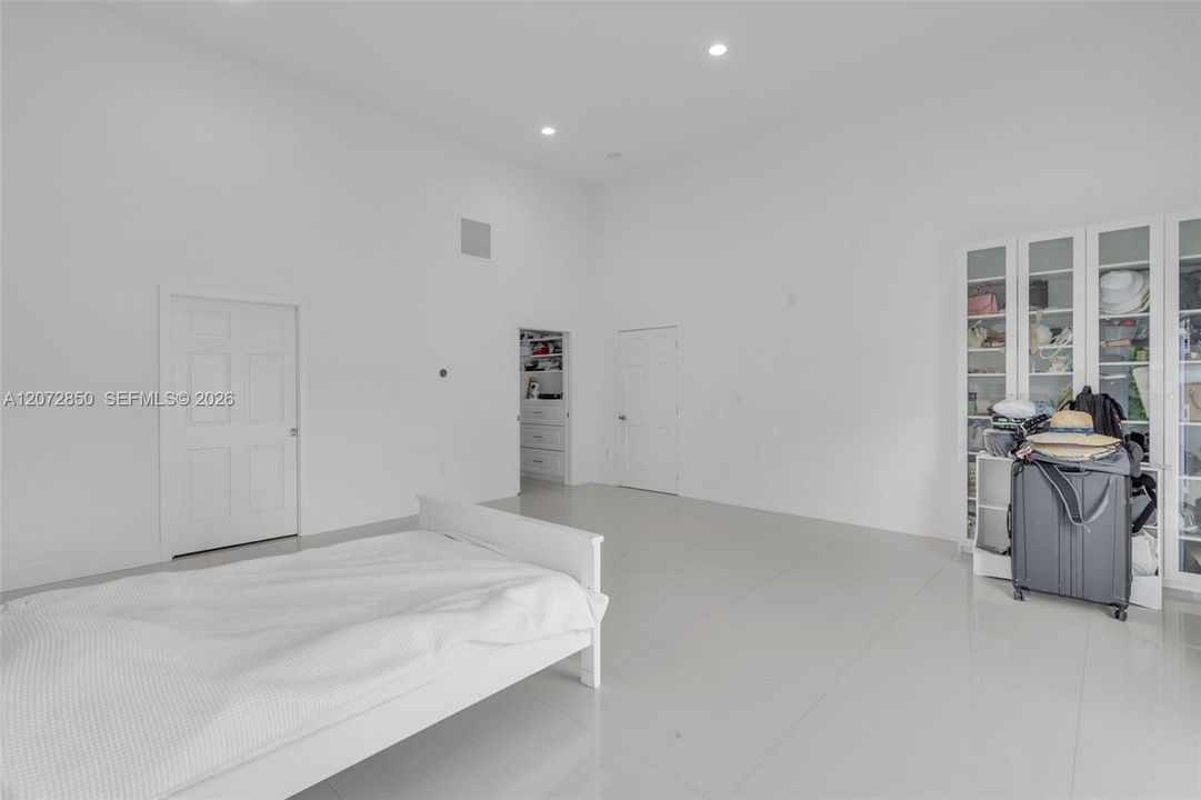 En Venta: $2,500,000 (4 camas, 3 baños, 2424 Pies cuadrados)