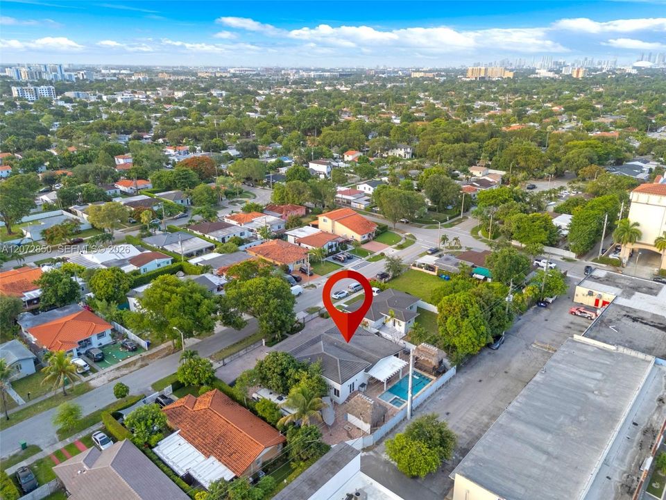 En Venta: $2,500,000 (4 camas, 3 baños, 2424 Pies cuadrados)