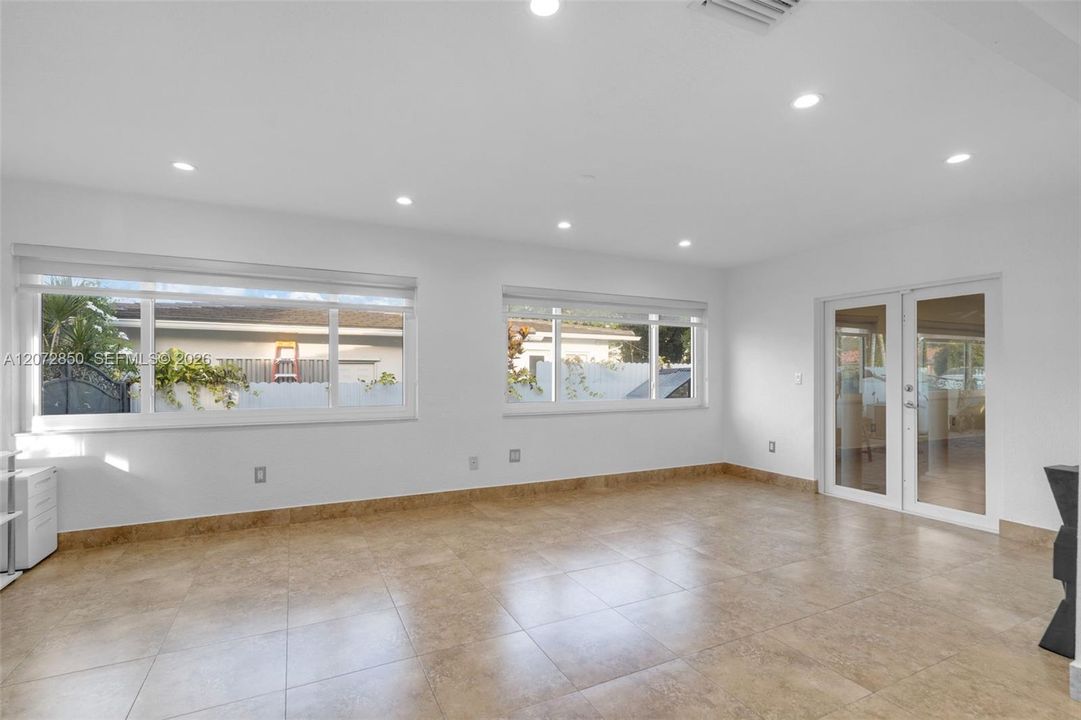 En Venta: $2,500,000 (4 camas, 3 baños, 2424 Pies cuadrados)