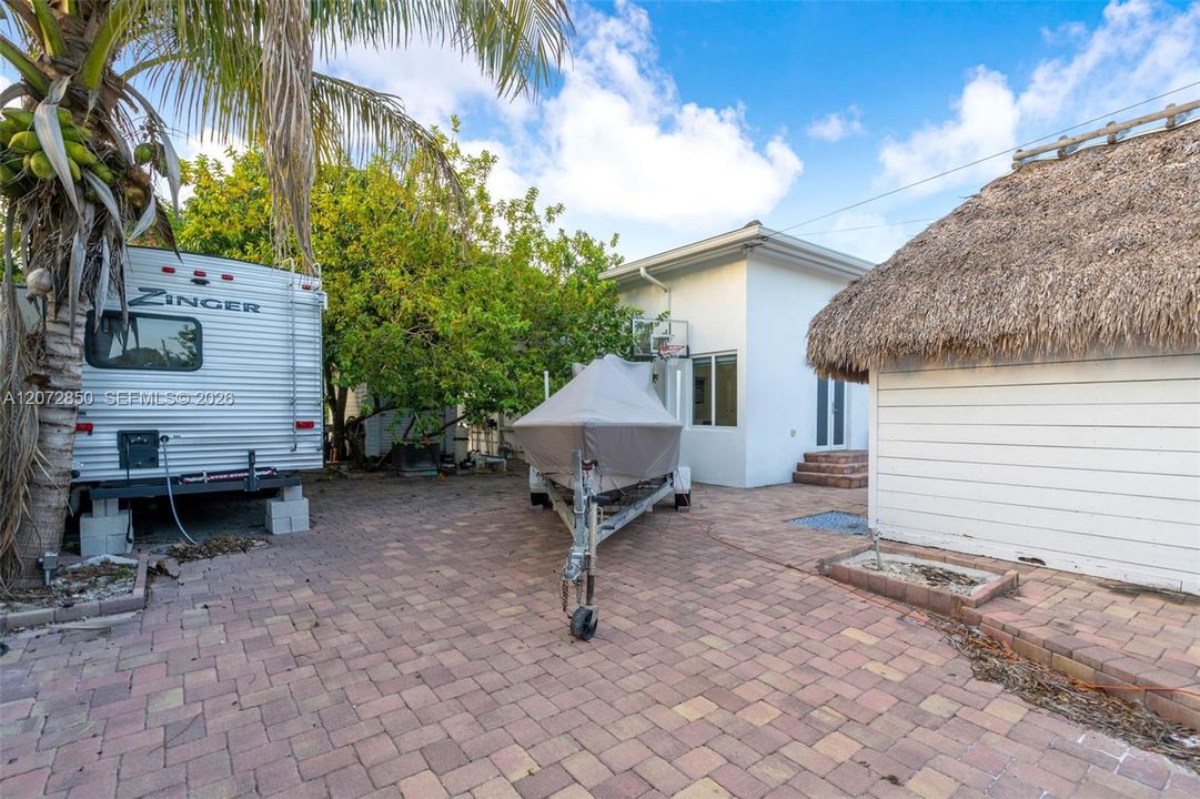 En Venta: $2,500,000 (4 camas, 3 baños, 2424 Pies cuadrados)