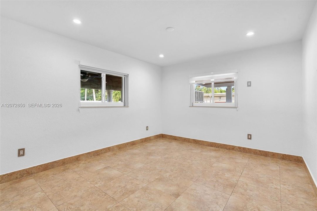 En Venta: $2,500,000 (4 camas, 3 baños, 2424 Pies cuadrados)