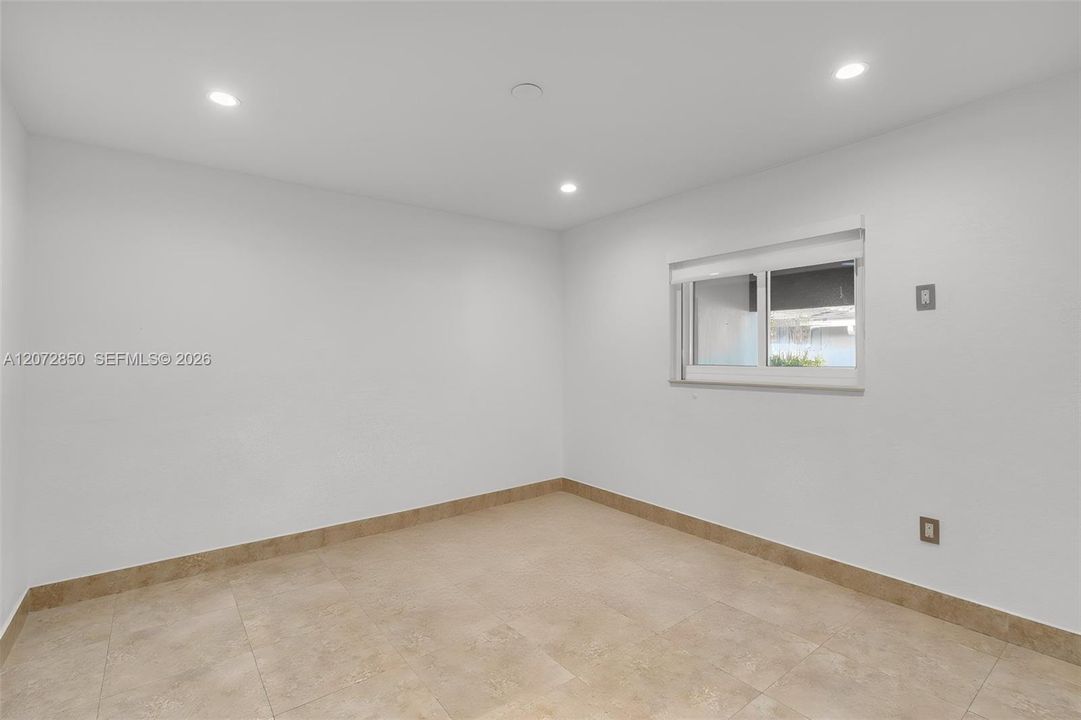 En Venta: $2,500,000 (4 camas, 3 baños, 2424 Pies cuadrados)