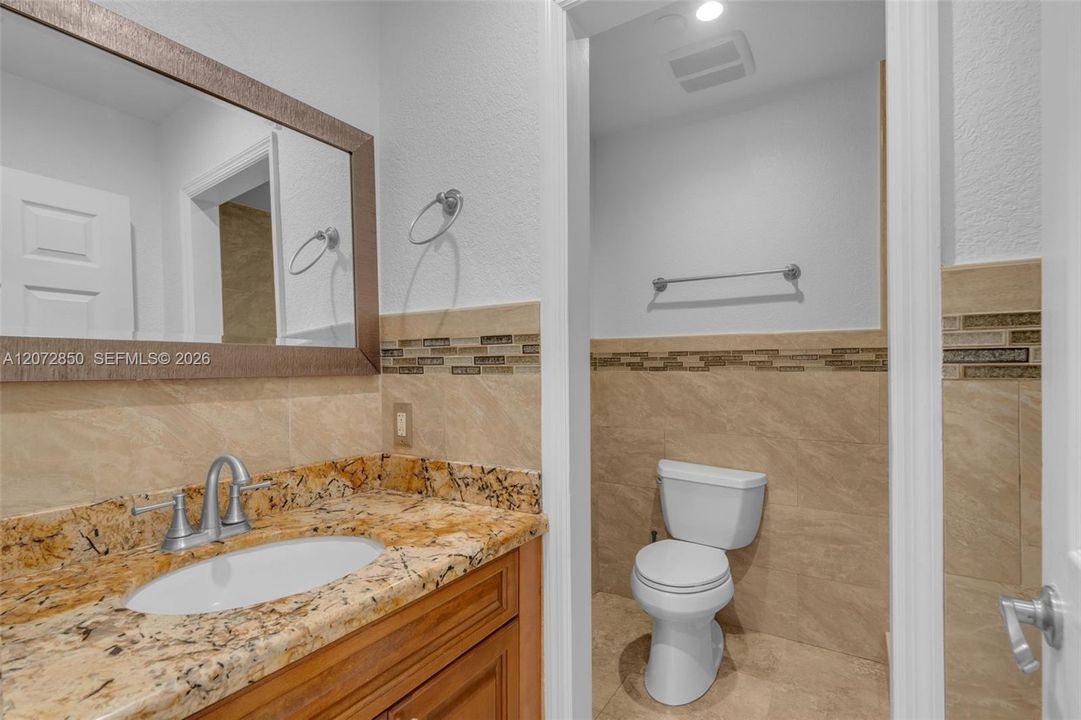 En Venta: $2,500,000 (4 camas, 3 baños, 2424 Pies cuadrados)