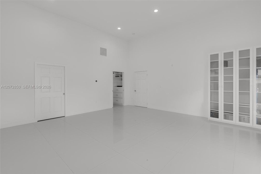 En Venta: $2,500,000 (4 camas, 3 baños, 2424 Pies cuadrados)