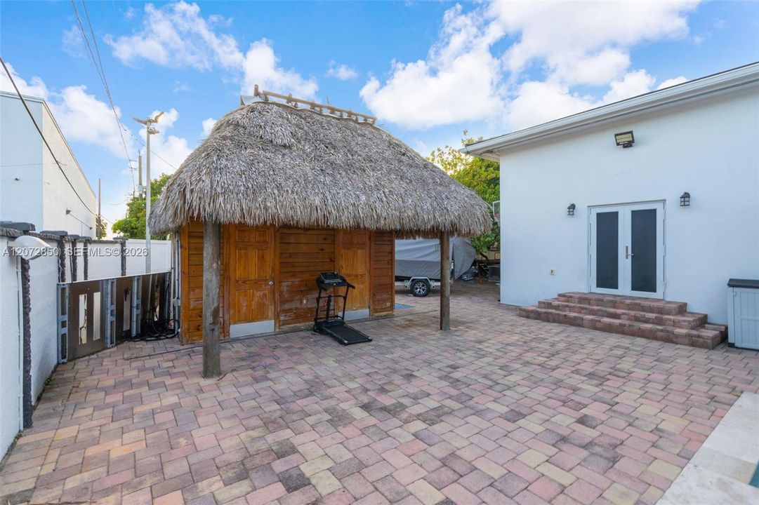 En Venta: $2,500,000 (4 camas, 3 baños, 2424 Pies cuadrados)