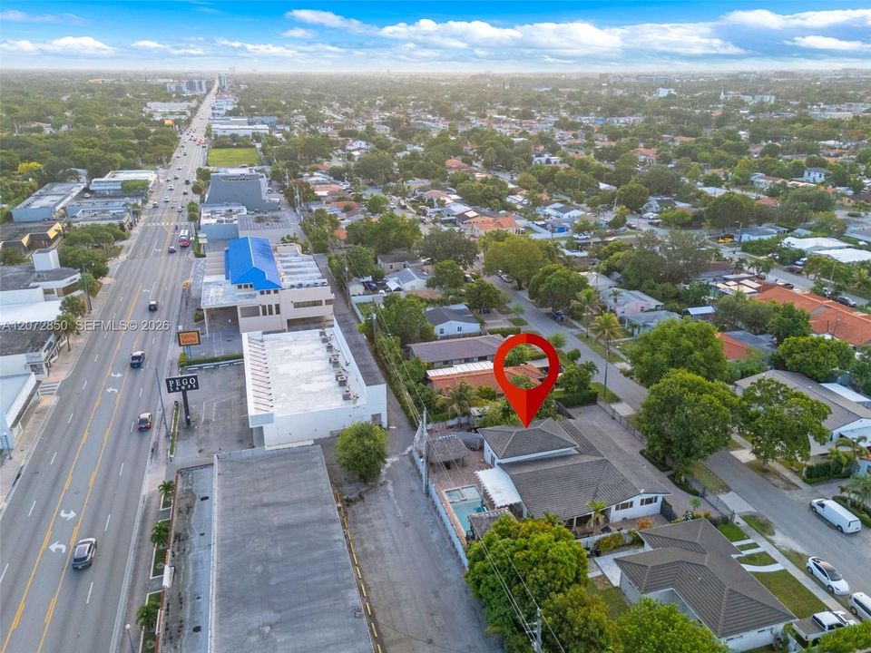 En Venta: $2,500,000 (4 camas, 3 baños, 2424 Pies cuadrados)