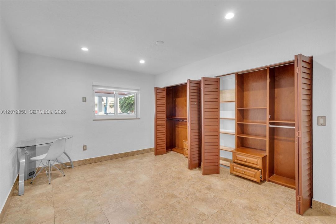 En Venta: $2,500,000 (4 camas, 3 baños, 2424 Pies cuadrados)