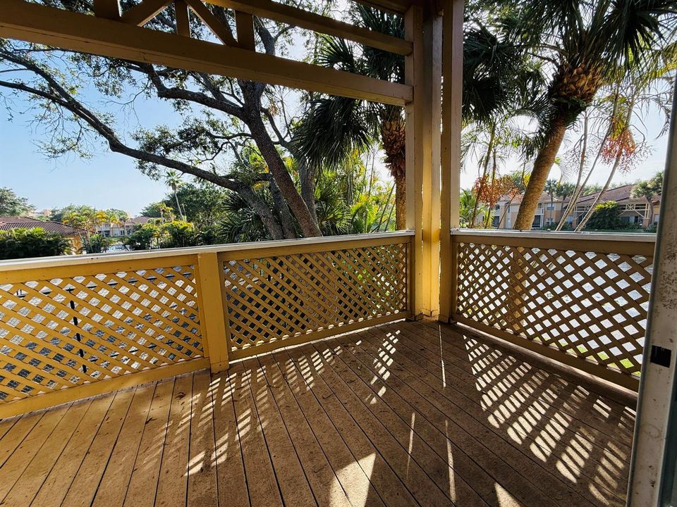 Upstairs covered balcony
