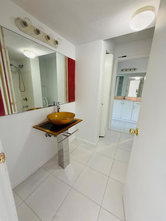First floor ensuite full bathroom