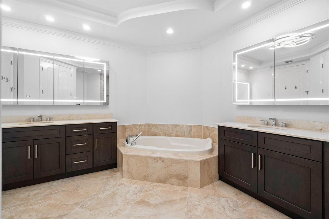 Primary Bathroom Suite w/ Dual Sinks