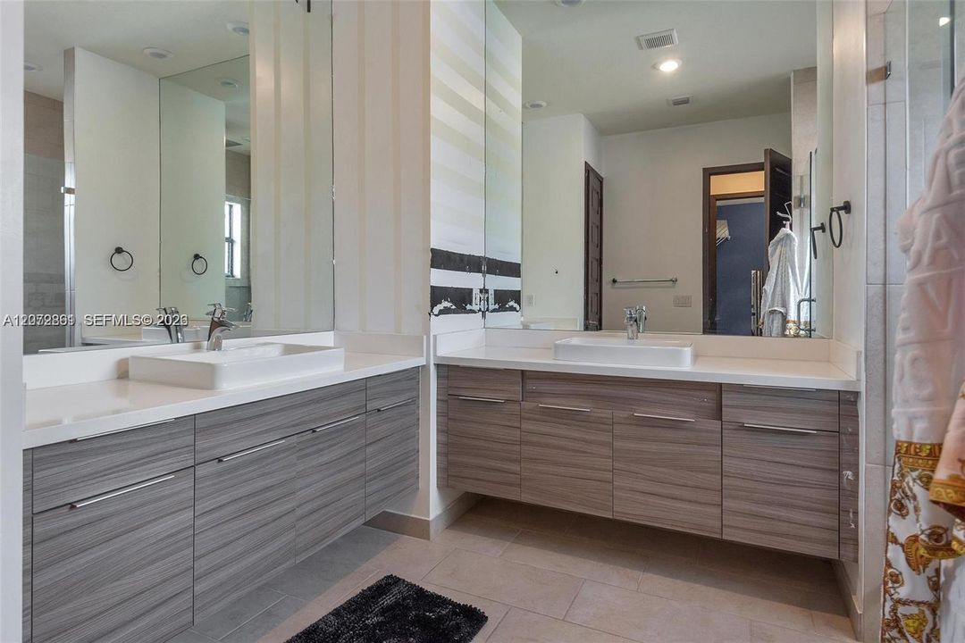 В аренду: $6,090 (3 спален, 2 ванн, 2196 Квадратных фут)