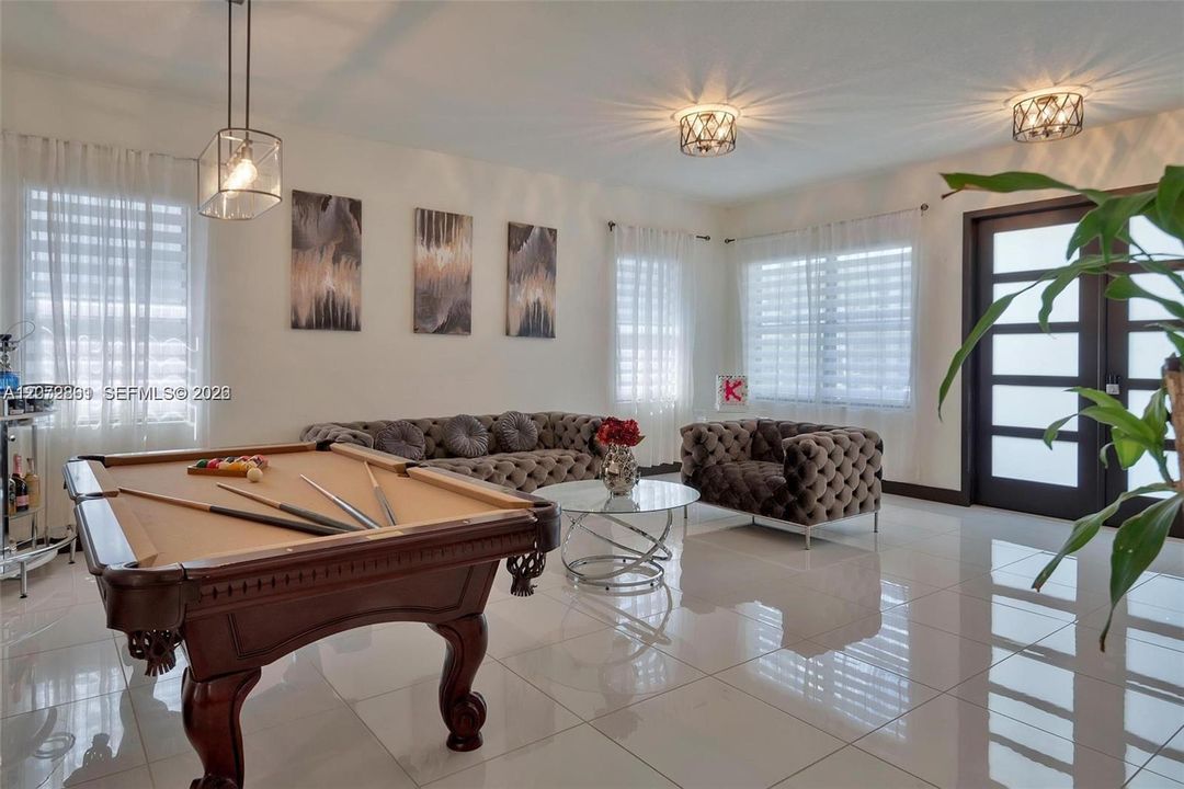 В аренду: $6,090 (3 спален, 2 ванн, 2196 Квадратных фут)