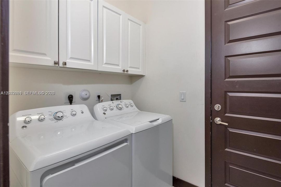 В аренду: $6,090 (3 спален, 2 ванн, 2196 Квадратных фут)