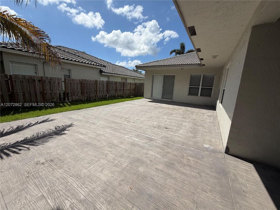 For Sale: $740,000 (4 beds, 3 baths, 2032 Square Feet)
