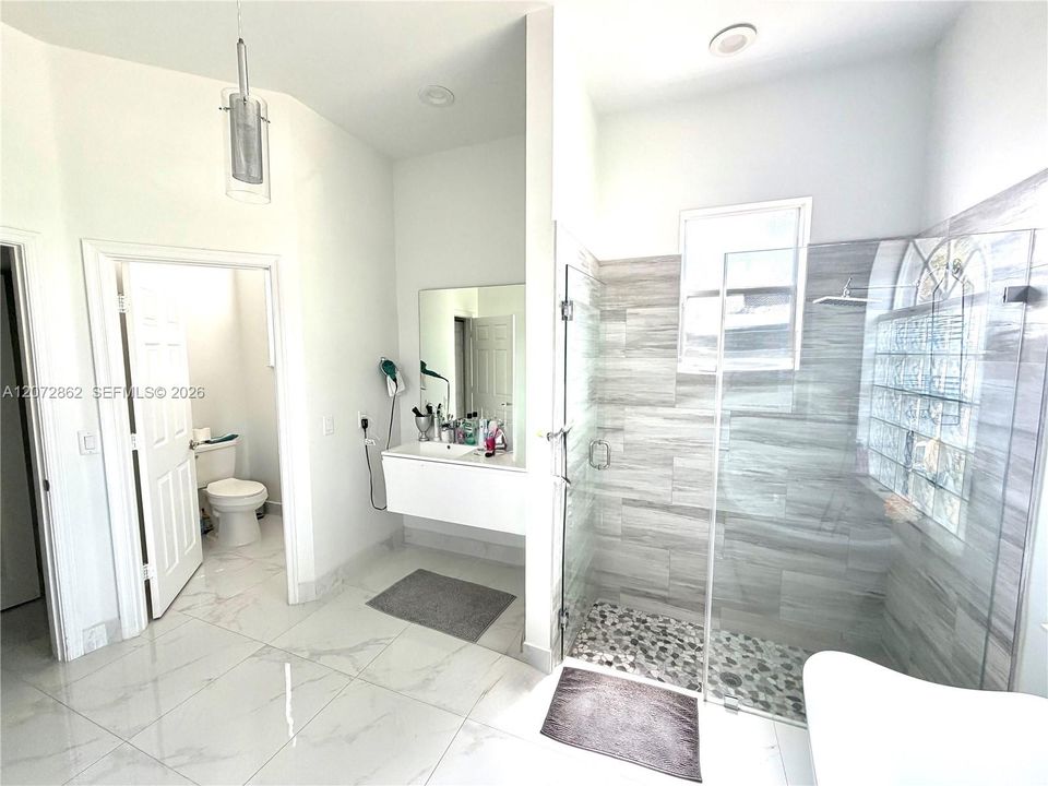 For Sale: $740,000 (4 beds, 3 baths, 2032 Square Feet)