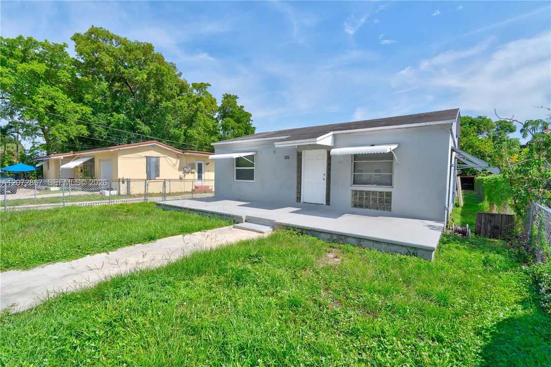 For Rent: $2,400 (2 beds, 1 baths, 947 Square Feet)