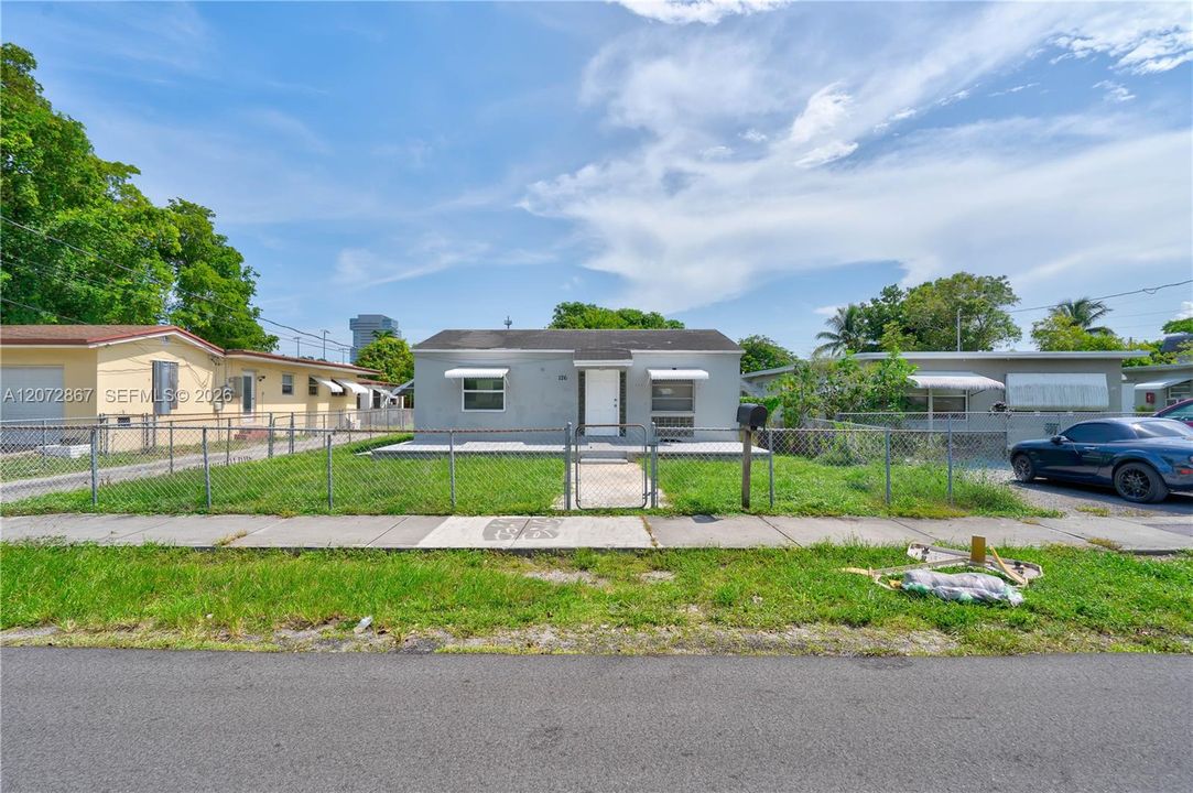 For Rent: $2,400 (2 beds, 1 baths, 947 Square Feet)