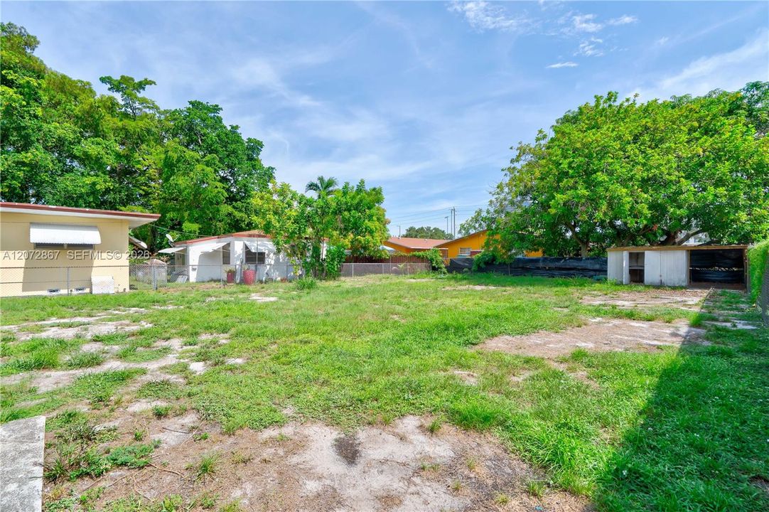 For Rent: $2,400 (2 beds, 1 baths, 947 Square Feet)